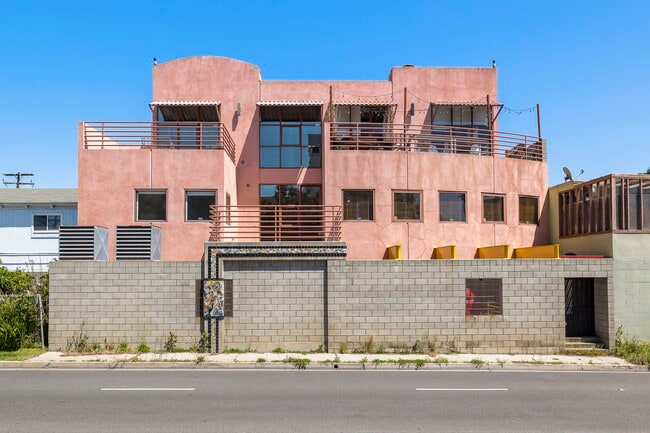 More details for 2110 Main St, Santa Monica, CA - Office for Sale