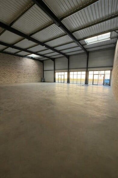 Retail in Gonesse for lease - Interior Photo - Image 3 of 5
