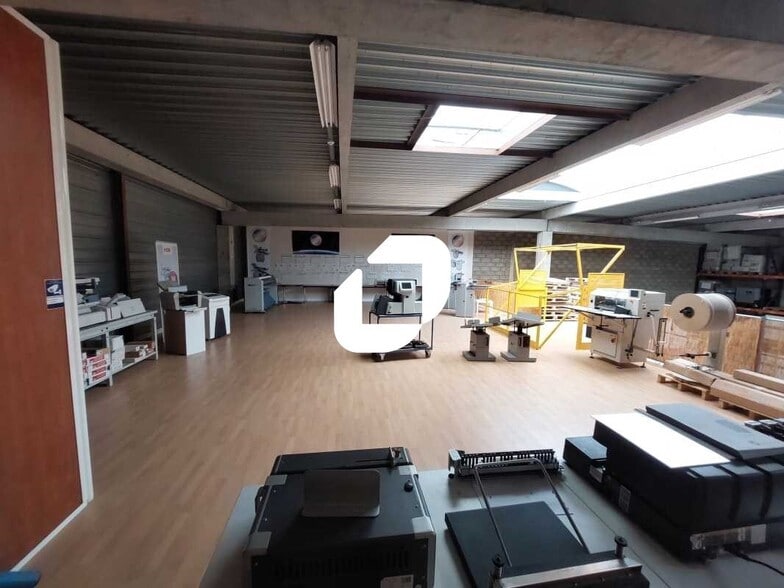 Flex in Trappes for sale - Interior Photo - Image 1 of 11