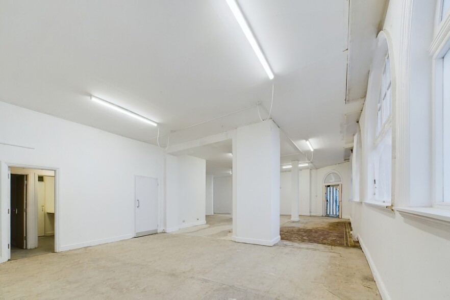 644-646 Old Kent Rd, London for lease - Interior Photo - Image 3 of 5