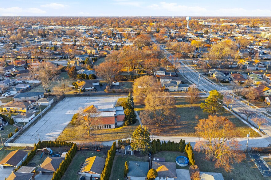 8450 N Shermer Rd, Niles, IL à vendre - Photo du bâtiment - Image 3 de 33