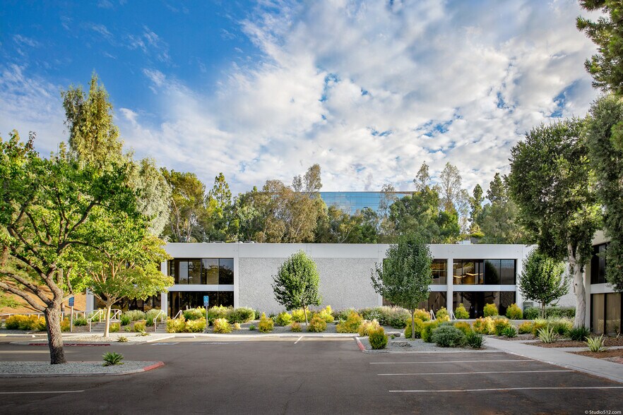 16744-16772 W Bernardo Dr, San Diego, CA à louer - Photo du bâtiment - Image 2 de 22