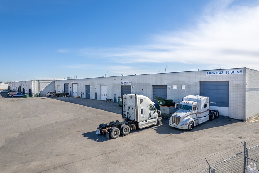 7004-7042 30th St SE, Calgary, AB for lease - Building Photo - Image 2 of 4