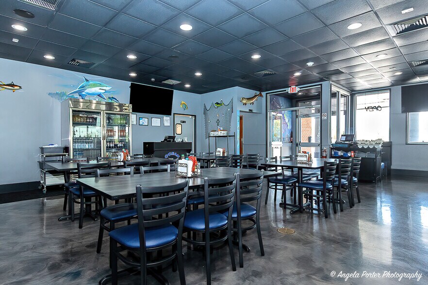 1440 Grand Ave, Lindenhurst, IL à vendre - Photo intérieure - Image 2 de 24