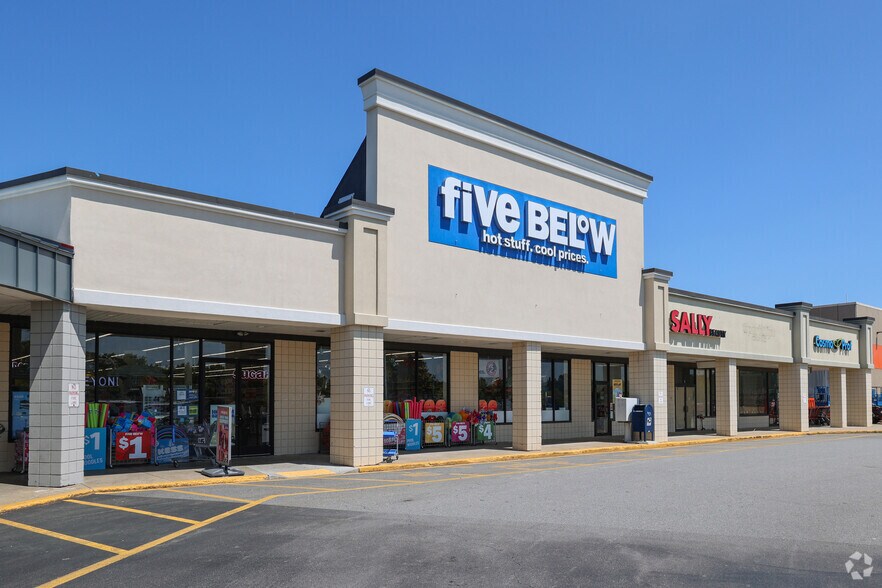 58-62 Plaistow Rd, Plaistow, NH for lease - Primary Photo - Image 3 of 6