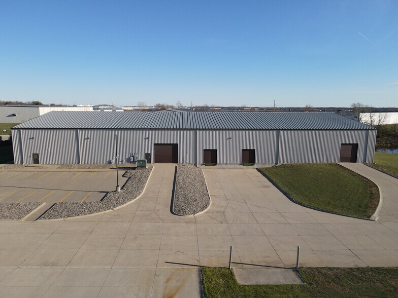 6335 NE Industry Dr, Des Moines, IA à louer - Photo du bâtiment - Image 3 de 6