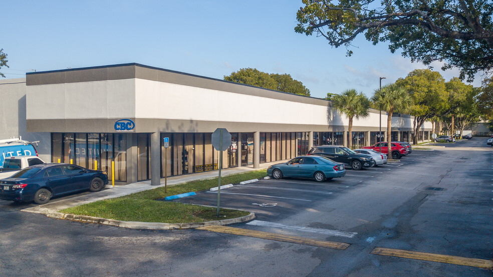 2570-2580 N Powerline Rd, Pompano Beach, FL for lease - Building Photo - Image 3 of 12