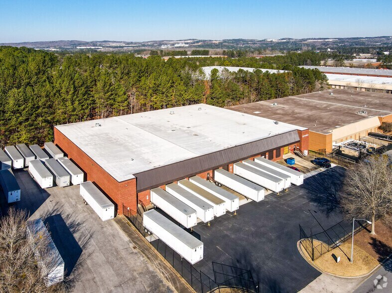 5575 Gwaltney Dr, Atlanta, GA à louer - Photo du bâtiment - Image 2 de 4