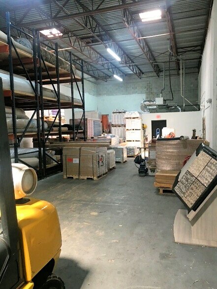 6601 Lyons Rd, Pompano Beach, FL à louer - Photo du bâtiment - Image 3 de 12