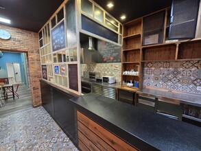 Retail in Barcelona, Barcelona for lease Interior Photo- Image 1 of 10