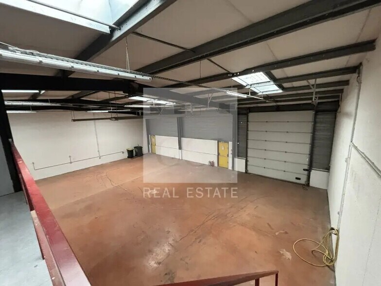 Flex in Vaulx-en-Velin for lease - Interior Photo - Image 3 of 12