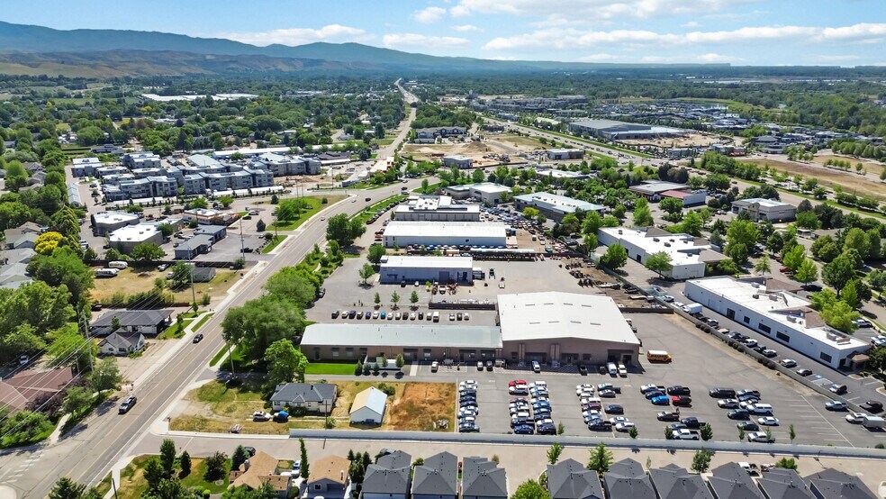 1345 E State St, Eagle, ID à vendre - Photo du bâtiment - Image 2 de 12