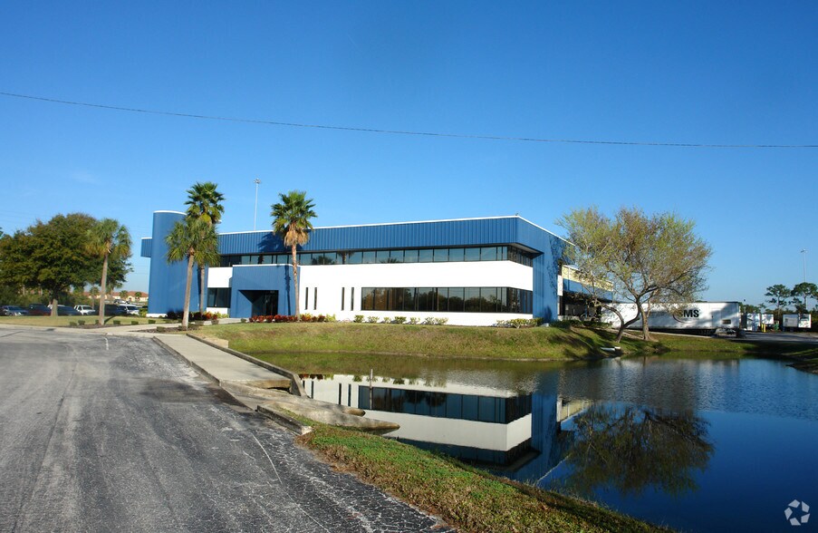 1615 N 118th Ave, Saint Petersburg, FL à louer - Photo principale - Image 1 de 17