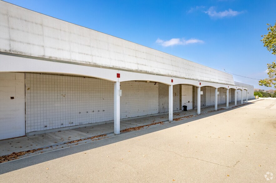 8040 Foothill Blvd, Sunland, CA à louer - Photo du bâtiment - Image 2 de 7