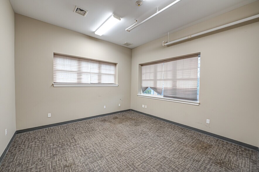 41 Green St, Huntington, NY à louer - Photo intérieure - Image 3 de 12