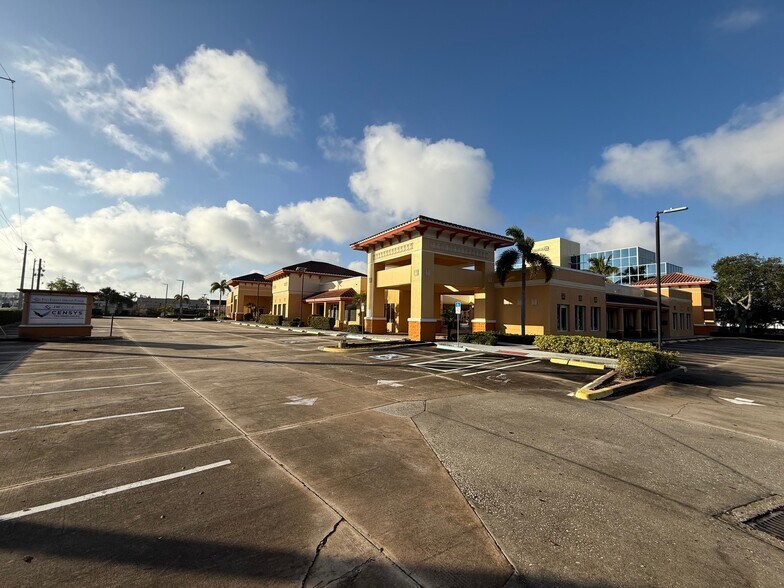 801-829 Atlantic Ave, Cocoa Beach, FL à louer - Photo du bâtiment - Image 3 de 6