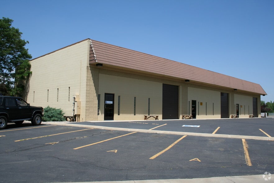 1055 Delaware Ave, Longmont, CO for lease - Building Photo - Image 3 of 7