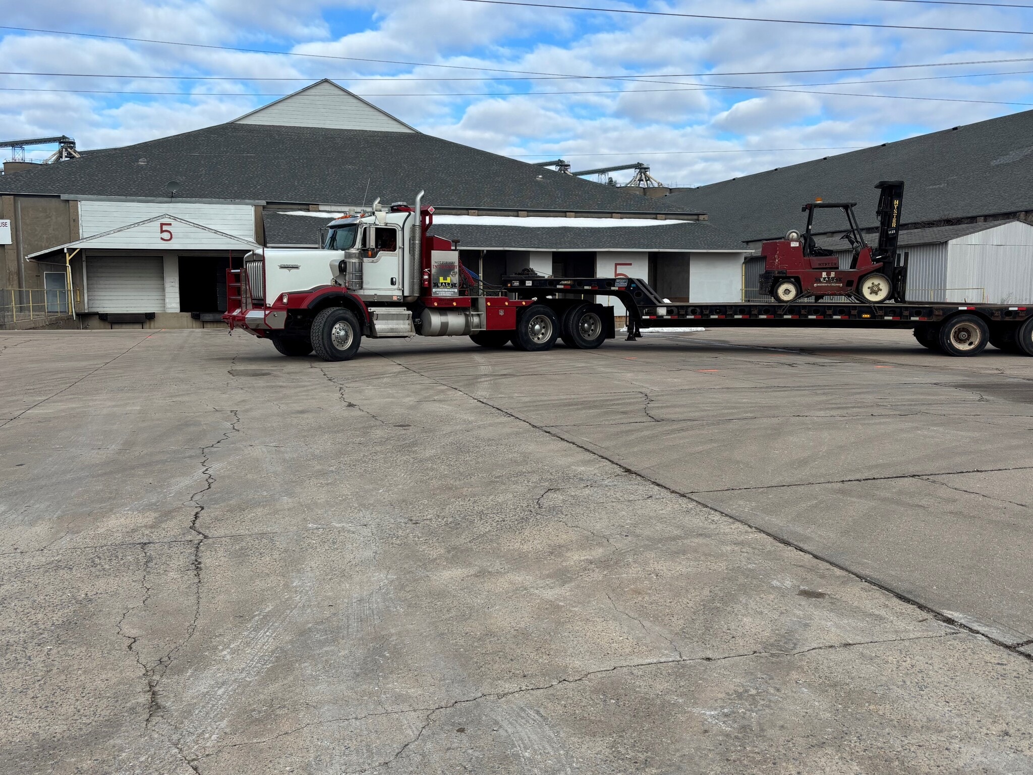 5755 S Hoover Rd, Wichita, KS for lease Primary Photo- Image 1 of 7