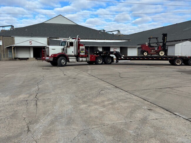 Plus de détails pour 5755 S Hoover Rd, Wichita, KS - Industriel à louer