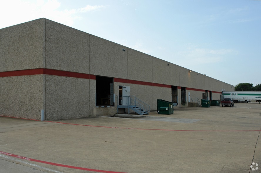 2211 Century Center Blvd, Irving, TX à louer - Photo du bâtiment - Image 3 de 15