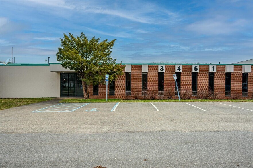3461 S Clinton Ave, South Plainfield, NJ à louer - Photo du bâtiment - Image 3 de 34