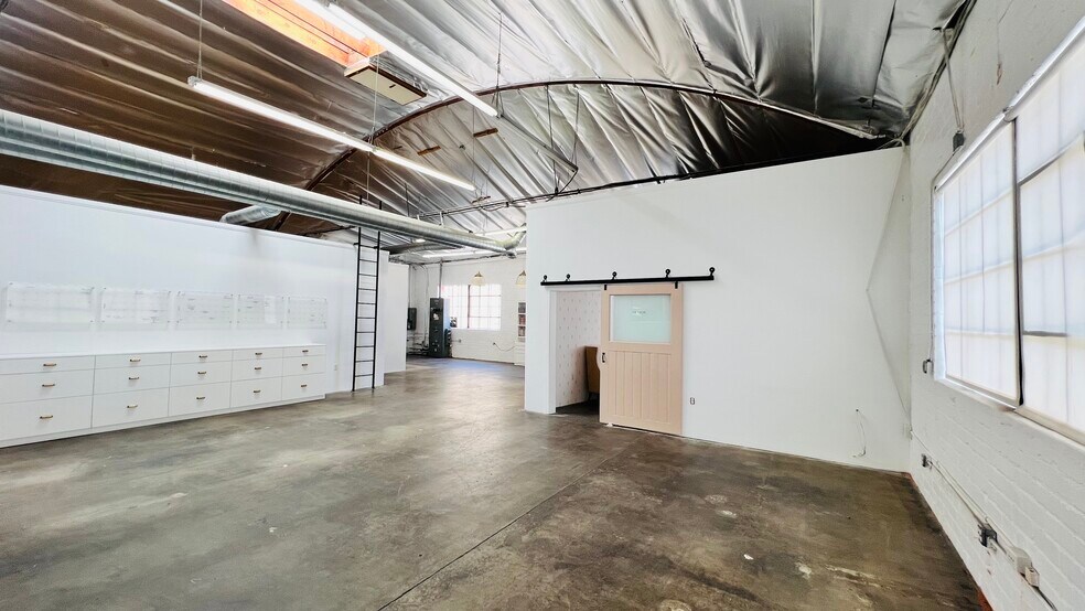 2028 Stoner Ave, Los Angeles, CA à louer - Photo intérieure - Image 2 de 25