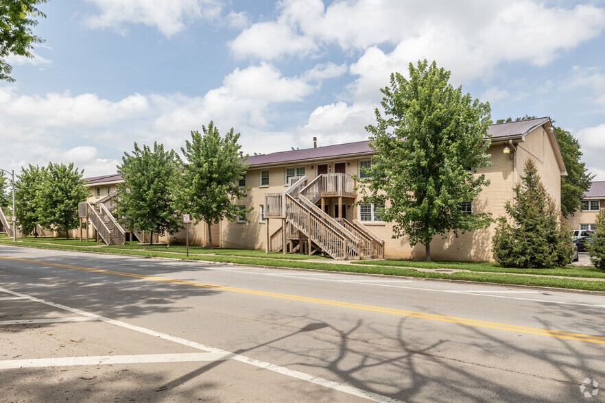 1340 Alexandria Dr, Lexington, KY à vendre - Photo principale - Image 1 de 21