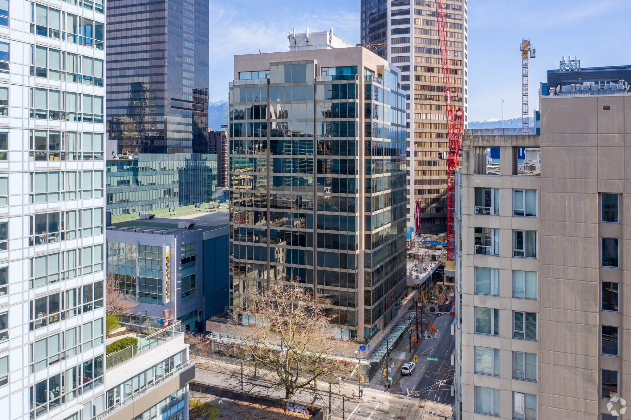 605 Robson St, Vancouver, BC à louer Photo du bâtiment- Image 1 de 9