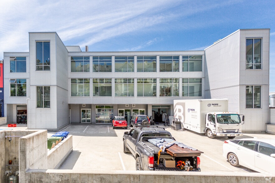 370 Esplanade E, North Vancouver, BC for sale - Building Photo - Image 2 of 3