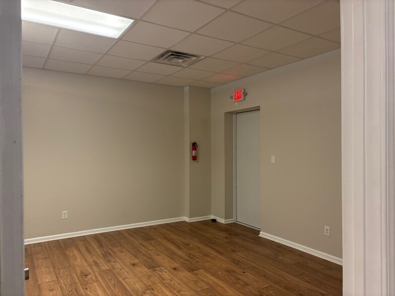 205 S Academy St, Richlands, NC for lease - Building Photo - Image 3 of 6
