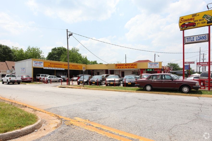 E College Ave Portfolio portefeuille de 2 propriétés à vendre sur LoopNet.ca - Photo principale - Image 2 de 2