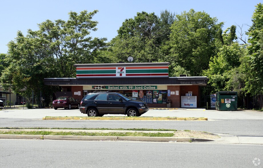 Richmond Hwy and Russell Rd portefeuille de 3 propriétés à vendre sur LoopNet.ca - Photo du bâtiment - Image 2 de 4