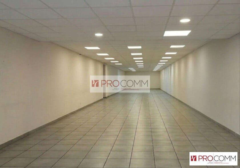 Retail in Nîmes for sale - Interior Photo - Image 1 of 3