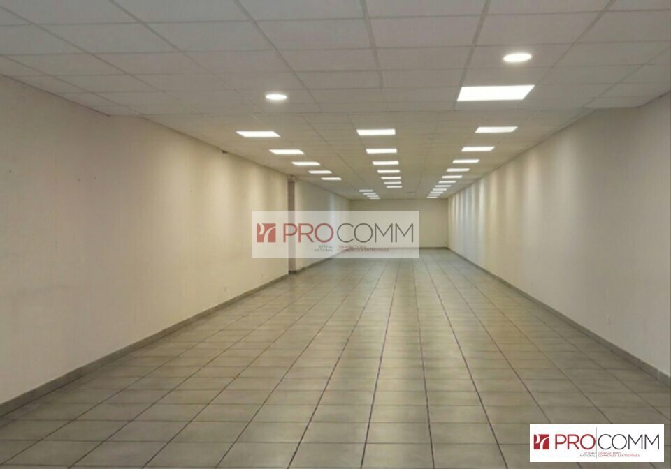 Retail in Nîmes for sale Interior Photo- Image 1 of 4