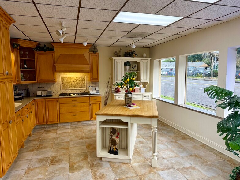 8811 NE Sandy Blvd, Portland, OR à vendre - Photo du bâtiment - Image 3 de 13