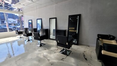 438 N Fairfax Ave, Los Angeles, CA for lease Building Photo- Image 2 of 13