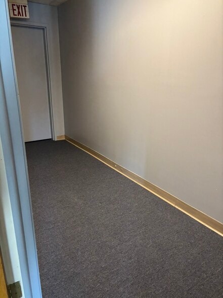 12 Salters Creek Rd, Hampton, VA for lease - Interior Photo - Image 3 of 27