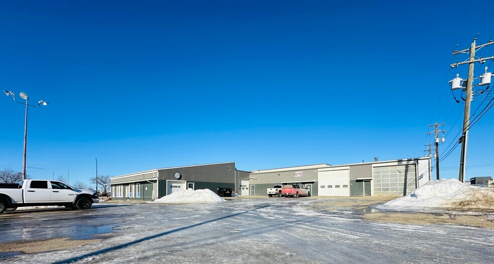 12615 100 St, Grande Prairie, AB à louer - Photo du bâtiment - Image 2 de 9