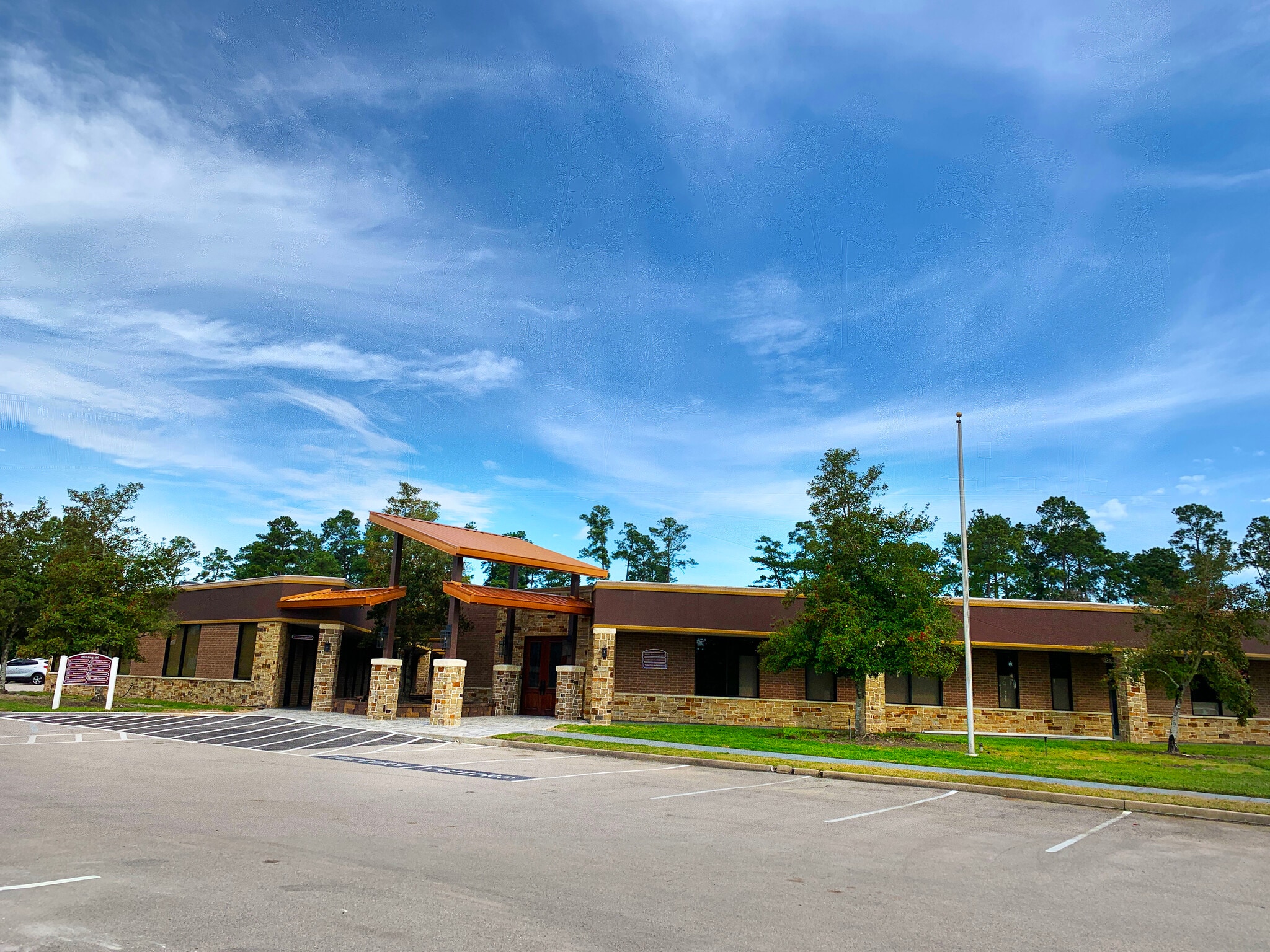 2912 W Davis St, Conroe, TX for lease Primary Photo- Image 1 of 10