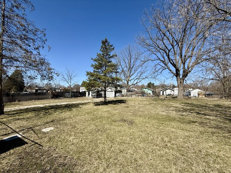 913 E Gier St, Lansing, MI à vendre - Photo du bâtiment - Image 2 de 8