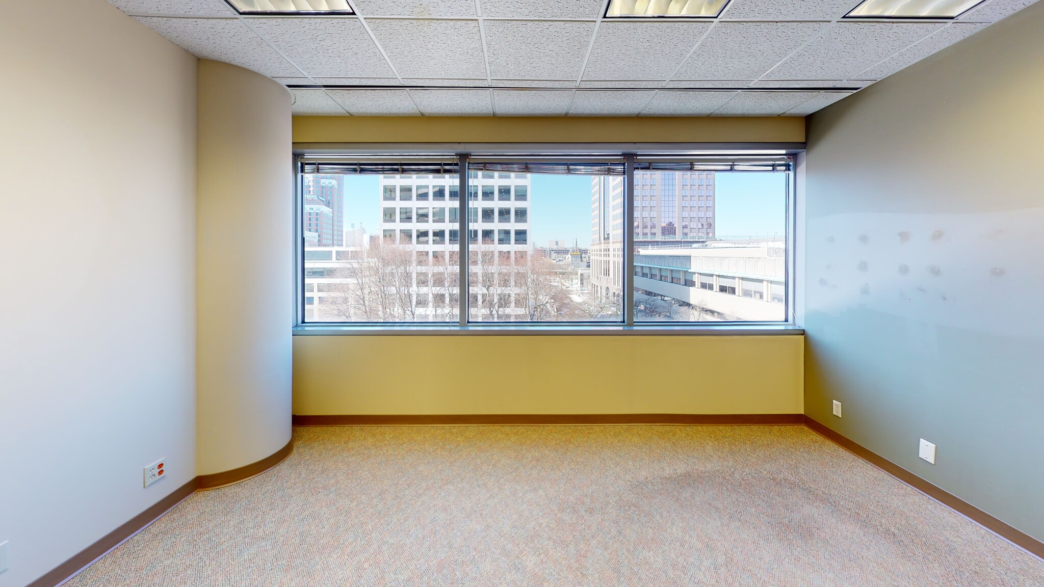 330 E Kilbourn Ave, Milwaukee, WI for lease Interior Photo- Image 1 of 8