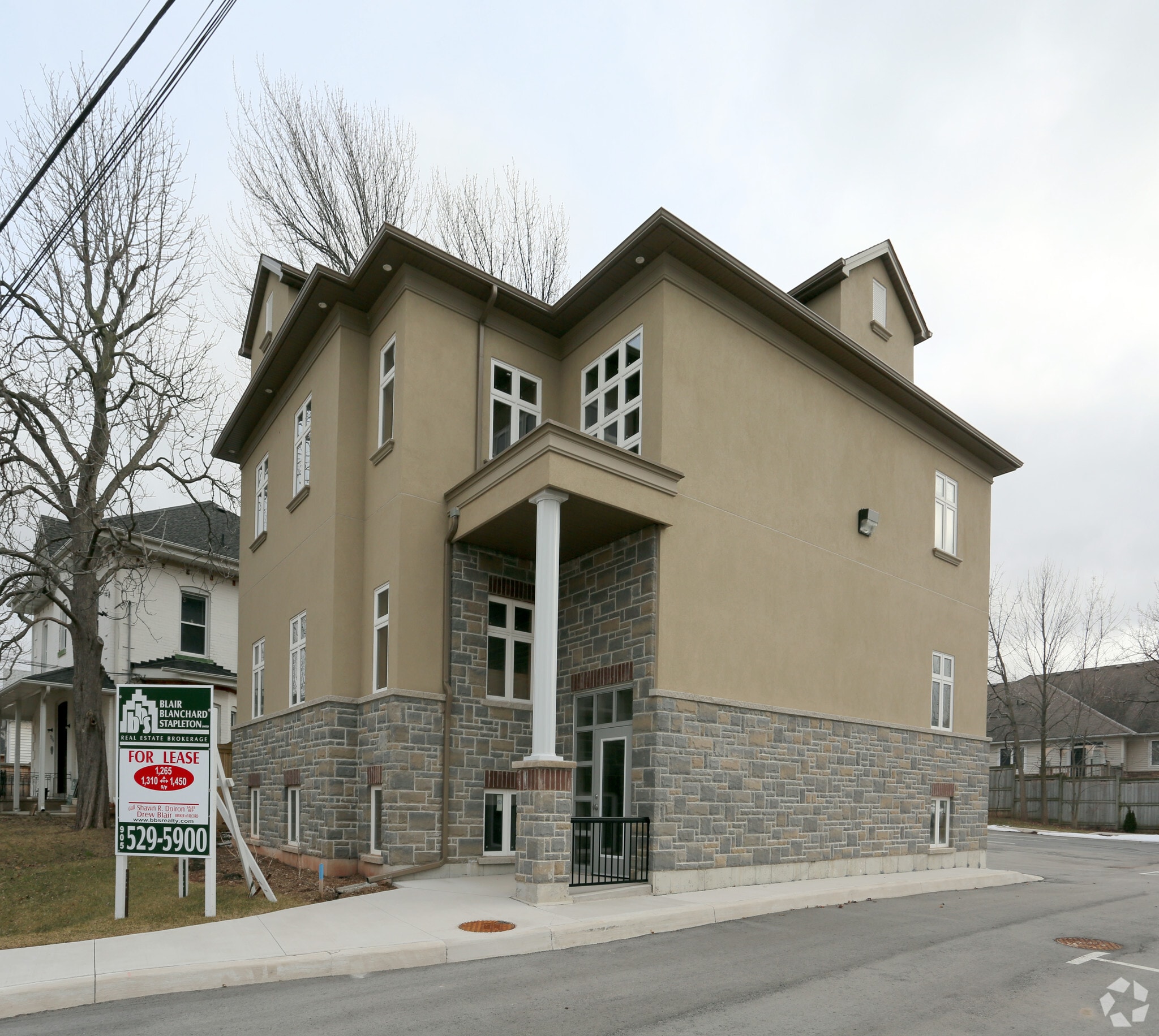 274 Main St E, Grimsby, ON for sale Primary Photo- Image 1 of 1