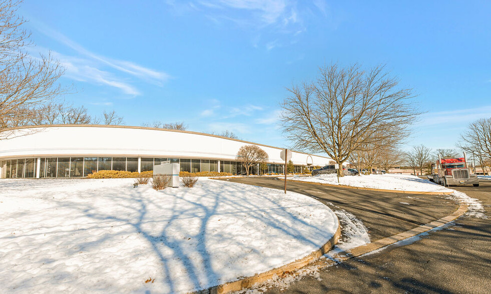 81 Corbett Way, Eatontown, NJ for lease - Building Photo - Image 2 of 41