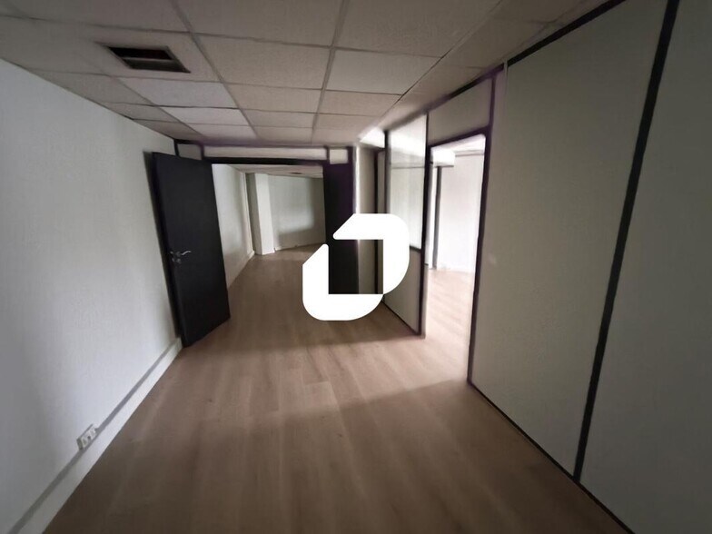 5 Rue De Lisbonne, Rosny-sous-Bois à louer - Photo intérieure - Image 3 de 4