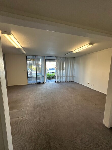 711 W 17th St, Costa Mesa, CA à vendre - Photo du bâtiment - Image 3 de 24