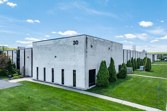 Plus de détails pour 30 Hub Dr, Melville, NY - Industriel à louer