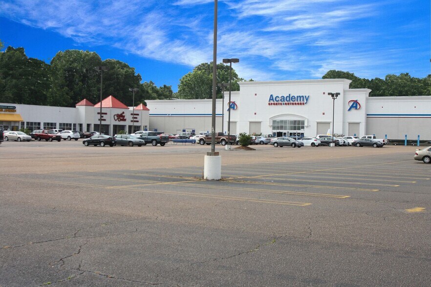 1189 E County Line Rd, Jackson, MS à louer - Photo du bâtiment - Image 3 de 6