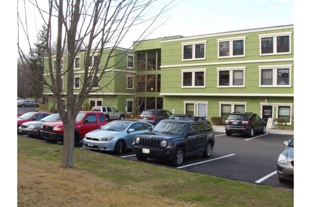 495 Gold Star Hwy, Groton, CT à vendre - Photo du bâtiment - Image 2 de 10