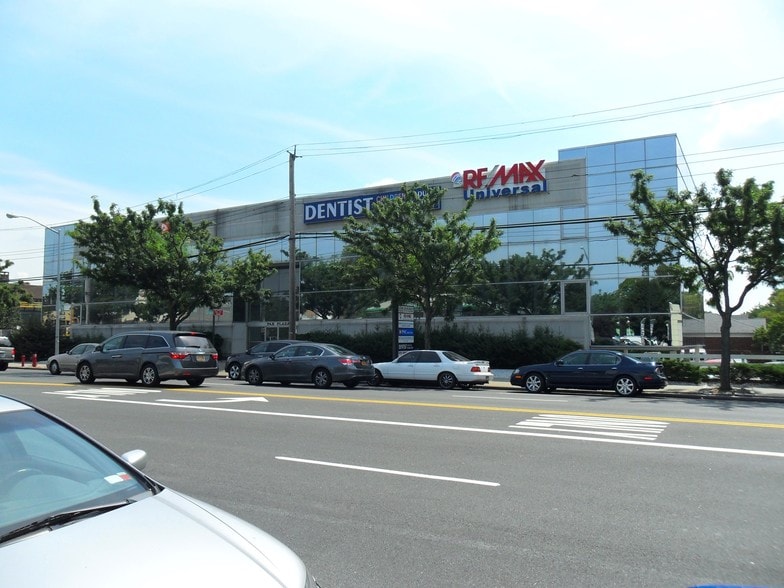 21810-218-14 Northern Blvd, Bayside, NY for lease - Building Photo - Image 2 of 9