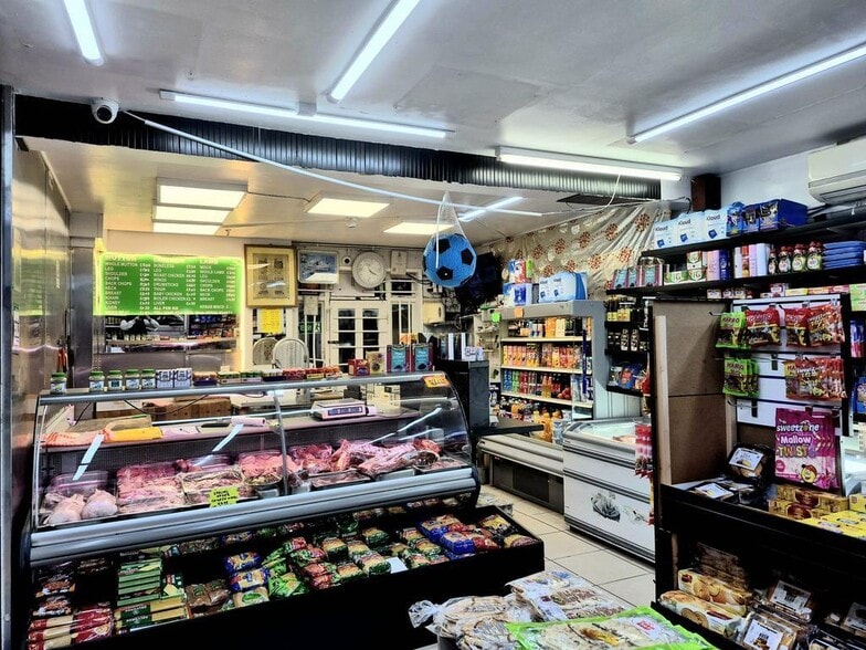 16 North Rd, Southall à vendre - Photo du bâtiment - Image 2 de 5